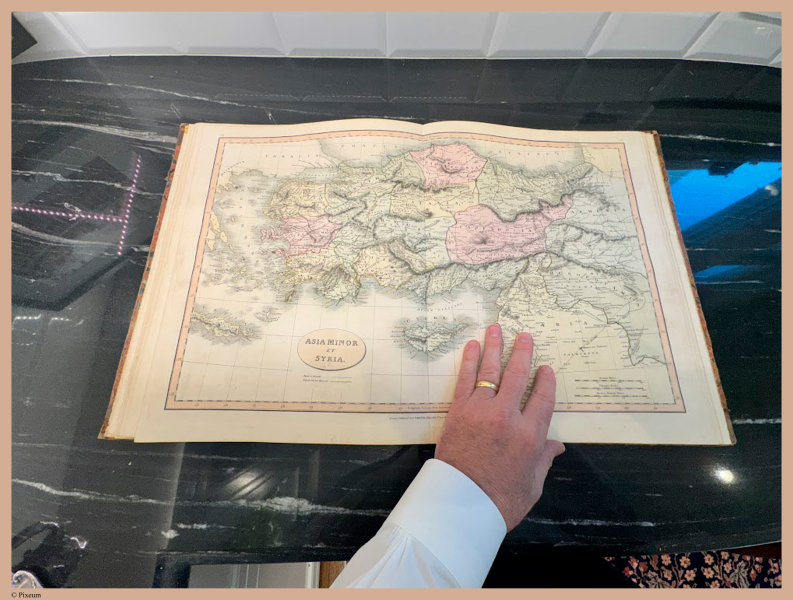 E769B - Smith_s Classical Atlas - i8057