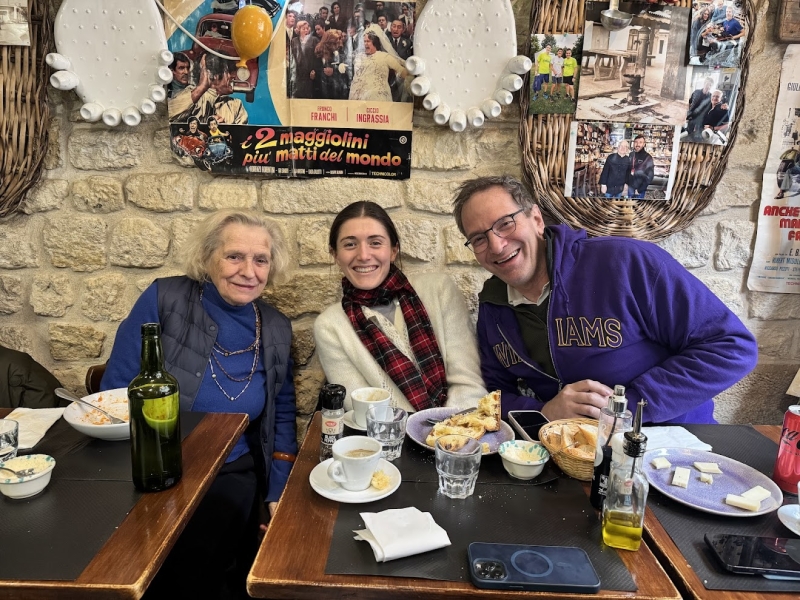 Loves To Meet New People